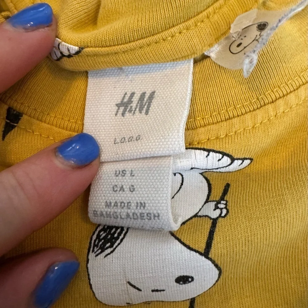 H&M peanuts crew neck T shirt woman’s Large